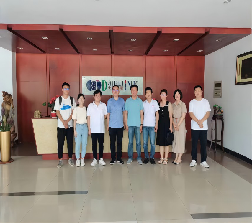 Fuzhou Daihei Ink collabore avec l'Université normale du Fujian pour étudier des matériaux d'encre respectueux de l'environnement